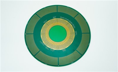 Buta dan dimakamkan melalui PCB